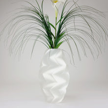 Laden Sie das Bild in den Galerie-Viewer, Kokon Vase 40 Silk